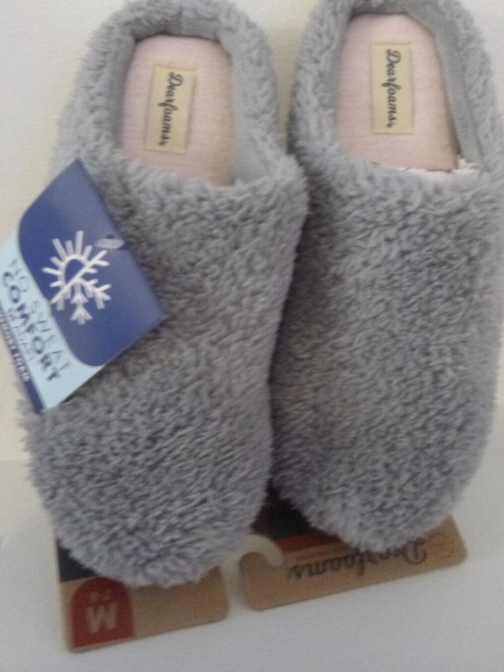 DEARFOAMS MEMORY FOAM SLIPPERS 7-8 NWT FLUFFY GRAY